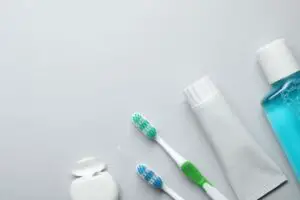 colors to wear to make teeth look whiter