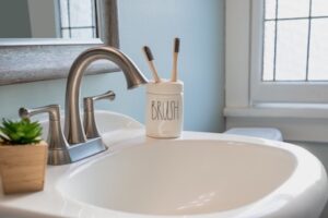 Should You Keep Toothbrush in the Bathroom